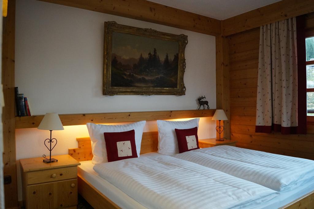 Landhaus Alpina Guest House มิทเทอร์ซิลล์ ห้อง รูปภาพ