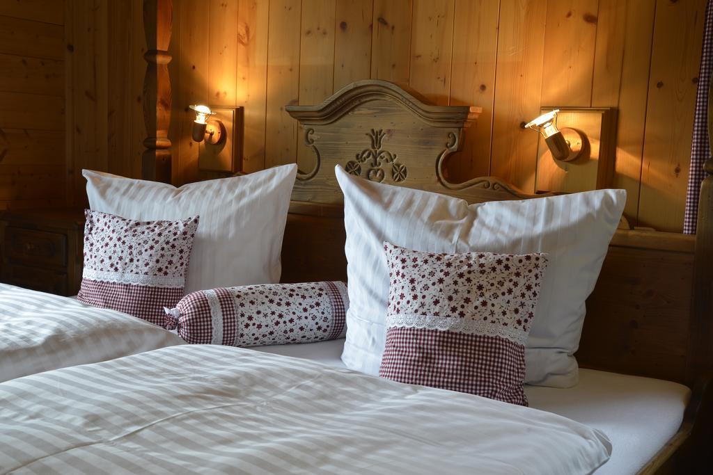 Landhaus Alpina Guest House มิทเทอร์ซิลล์ ห้อง รูปภาพ