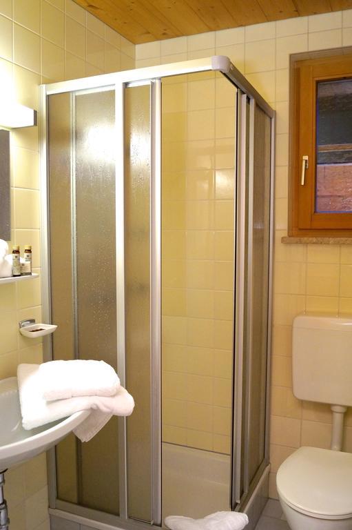 Landhaus Alpina Guest House มิทเทอร์ซิลล์ ห้อง รูปภาพ