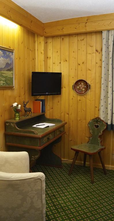 Landhaus Alpina Guest House มิทเทอร์ซิลล์ ห้อง รูปภาพ