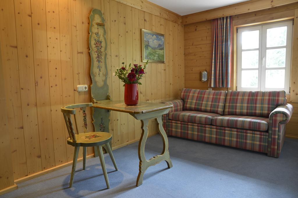 Landhaus Alpina Guest House มิทเทอร์ซิลล์ ห้อง รูปภาพ
