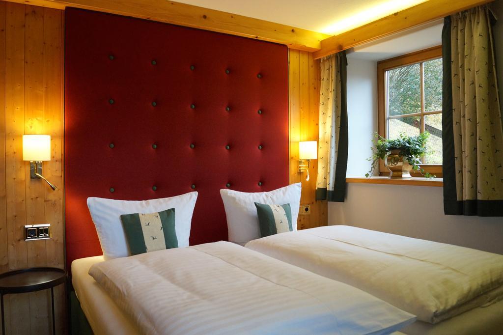 Landhaus Alpina Guest House มิทเทอร์ซิลล์ ห้อง รูปภาพ