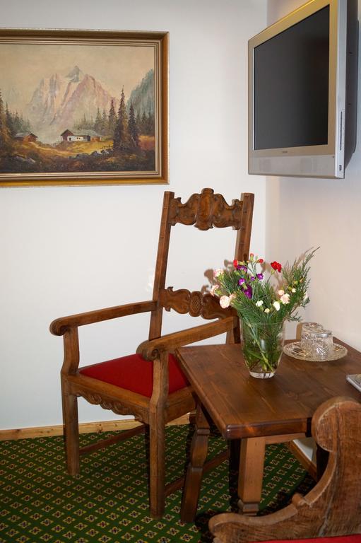 Landhaus Alpina Guest House มิทเทอร์ซิลล์ ภายนอก รูปภาพ